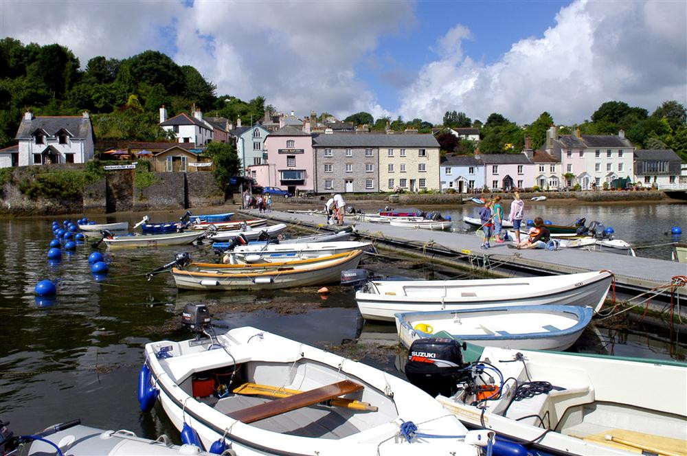The pontoon and quayside at Dittisham.