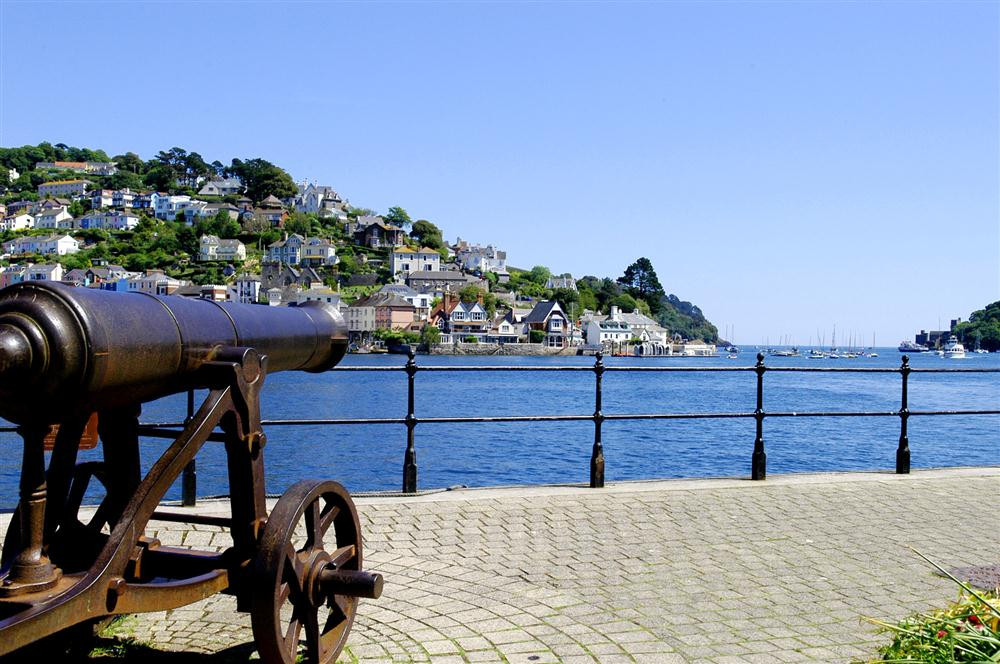 A cannon guarding the entrance to Datmouth.