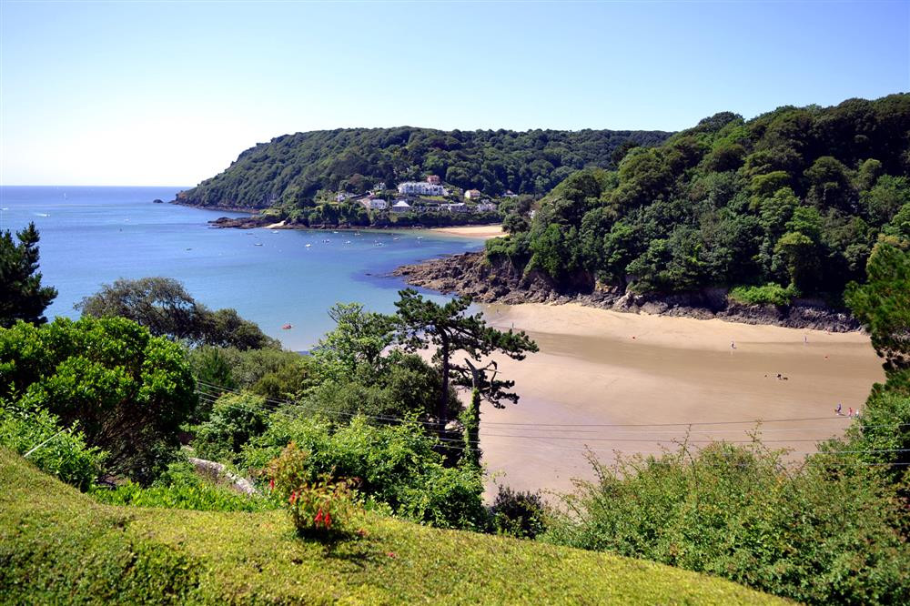 North Sands beach is under a mile away