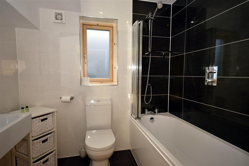 The ground floor bathroom again