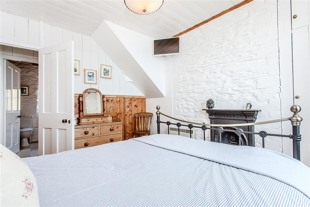 The double bedroom.