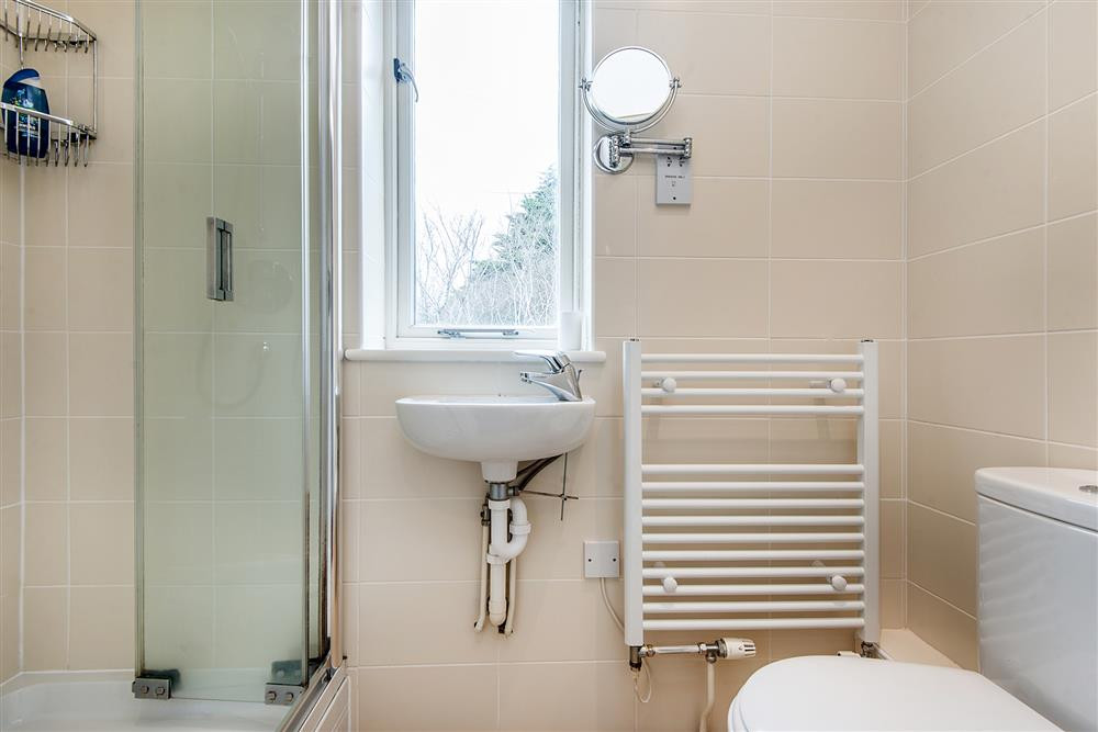 The shower room. 