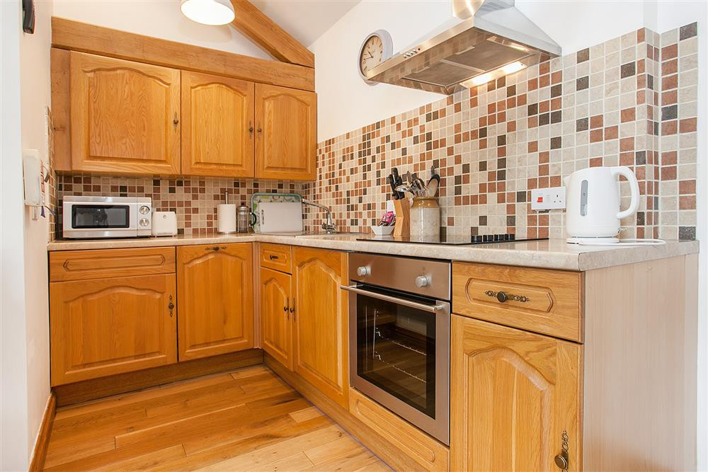 The well equipped kitchen with dishwasher