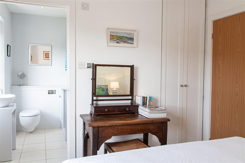 Kingsize bedroom with ensuite