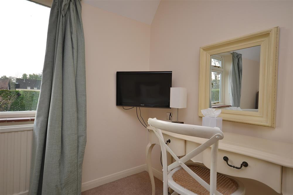 Twin bedroom dressing area