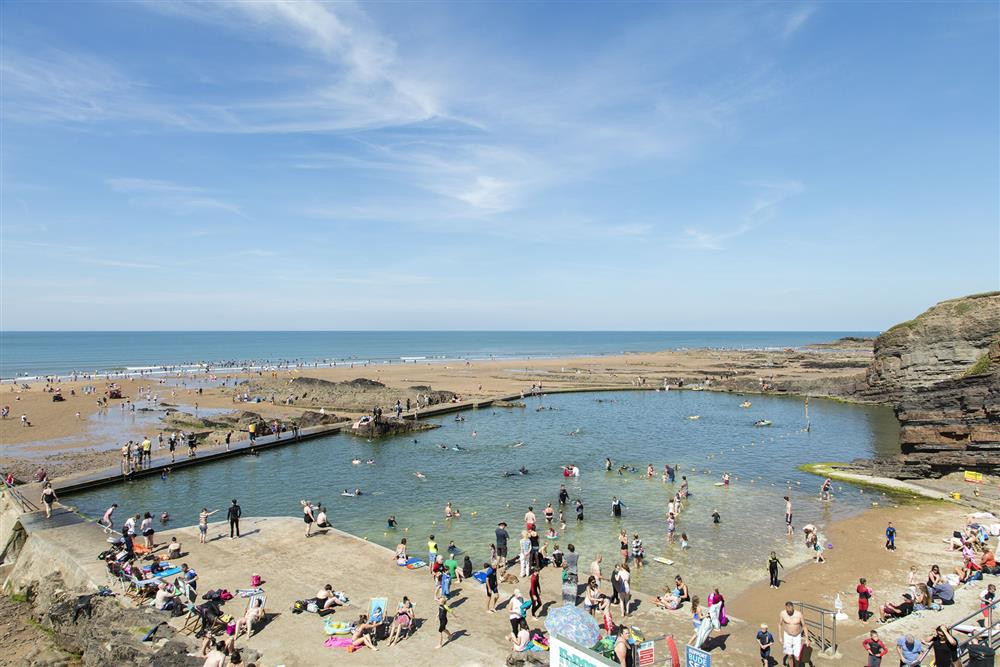 Buse sea pool by Matt Jessop
