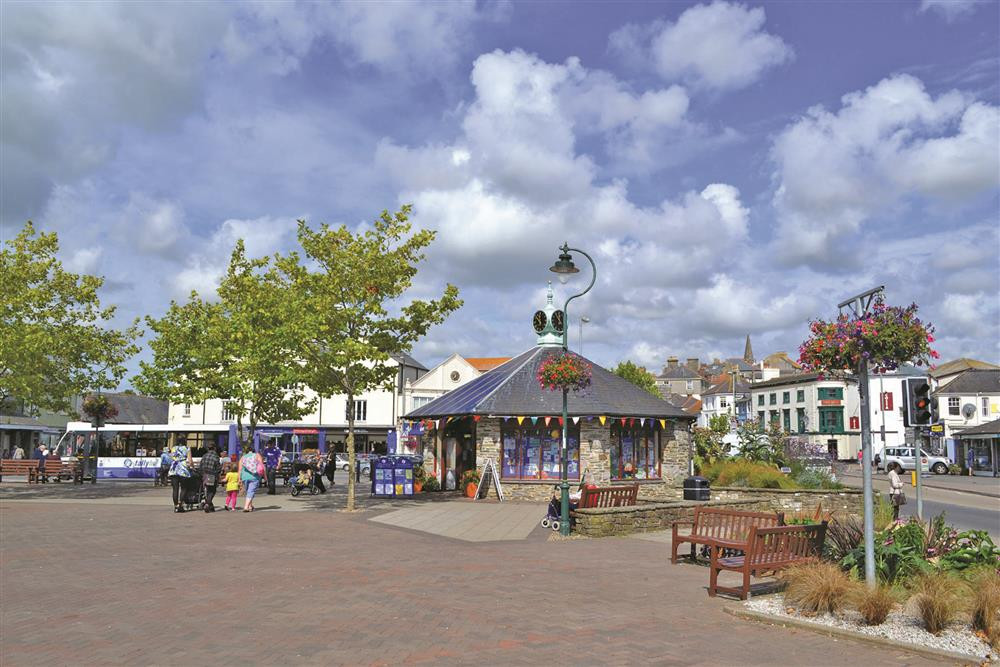 The charming market town of Kingsbridge is 3 miles away