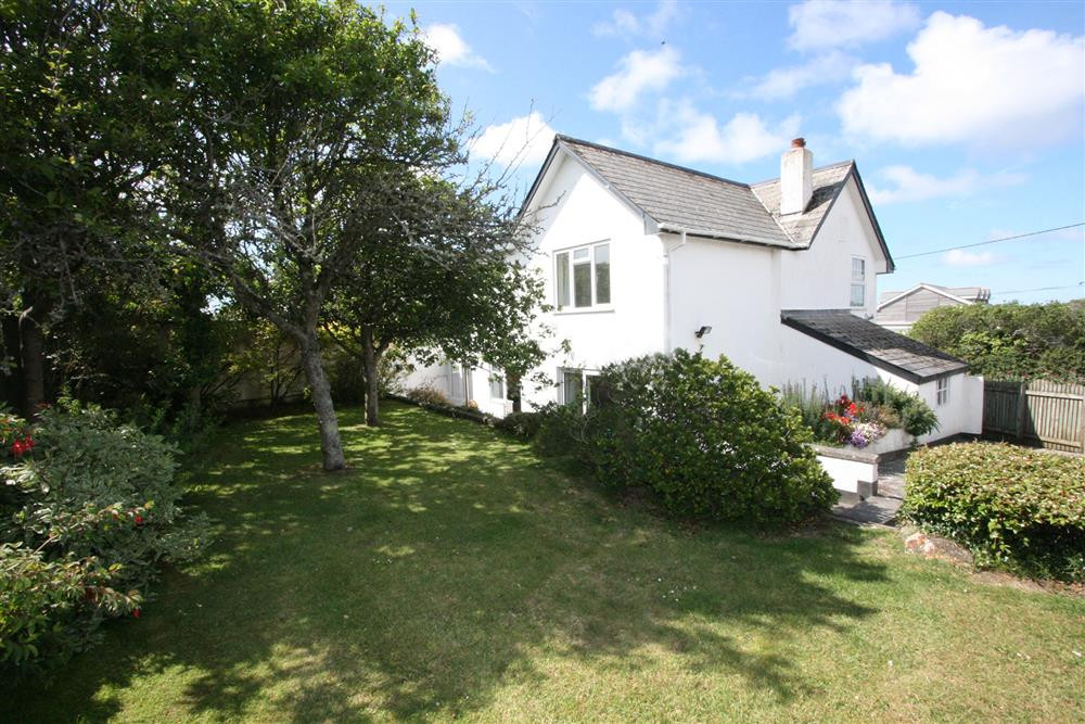 Clovelly Cottage Image 1