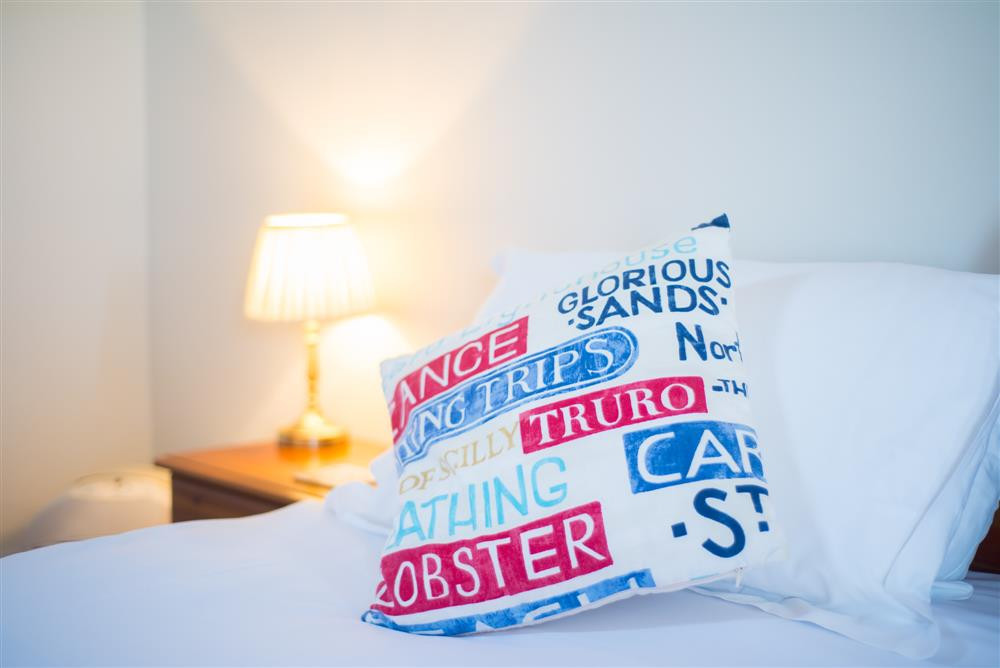 Kingsize bedroom cont