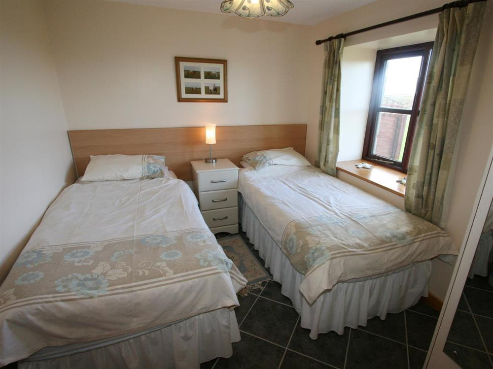 Rear twin bedroom