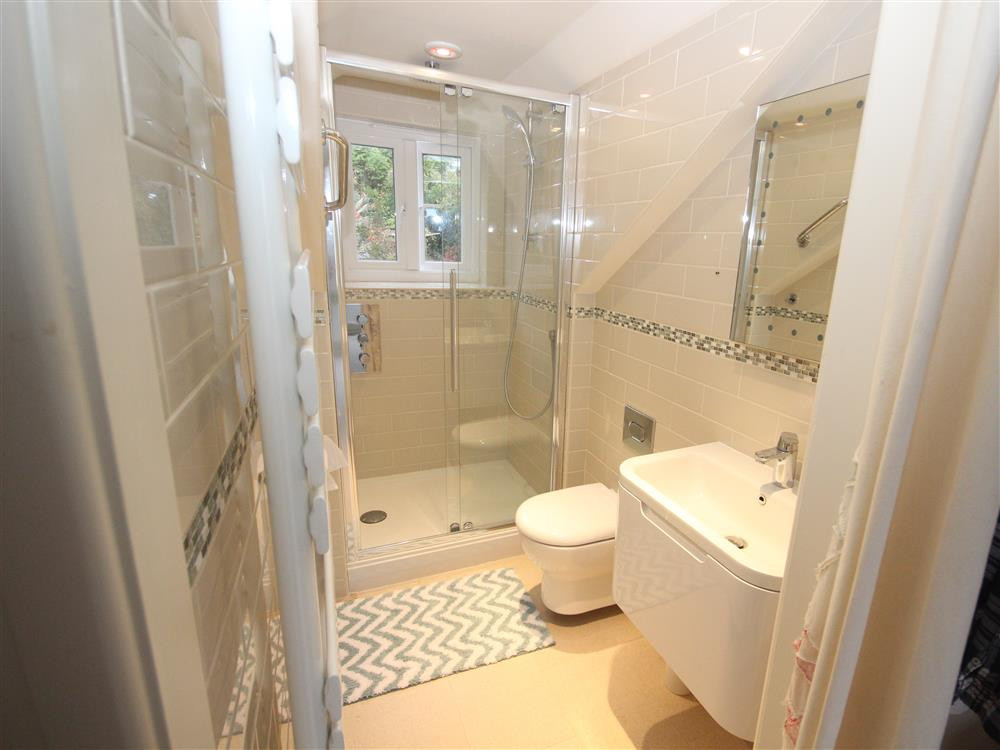 Shower ensuite WC to king bedroom