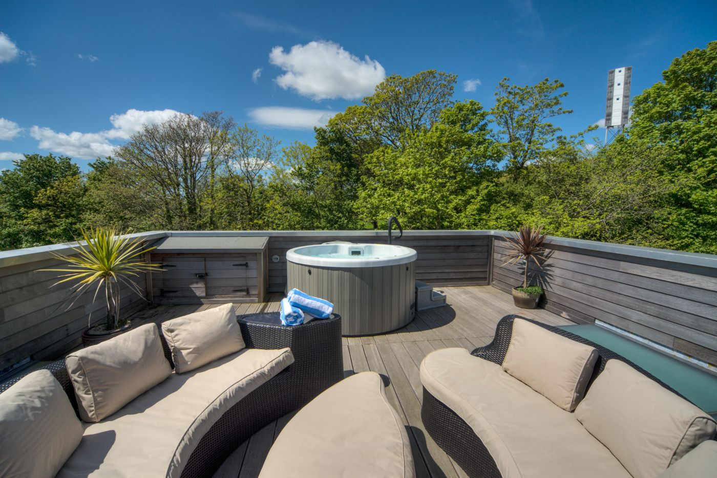 Hot tub balcony
