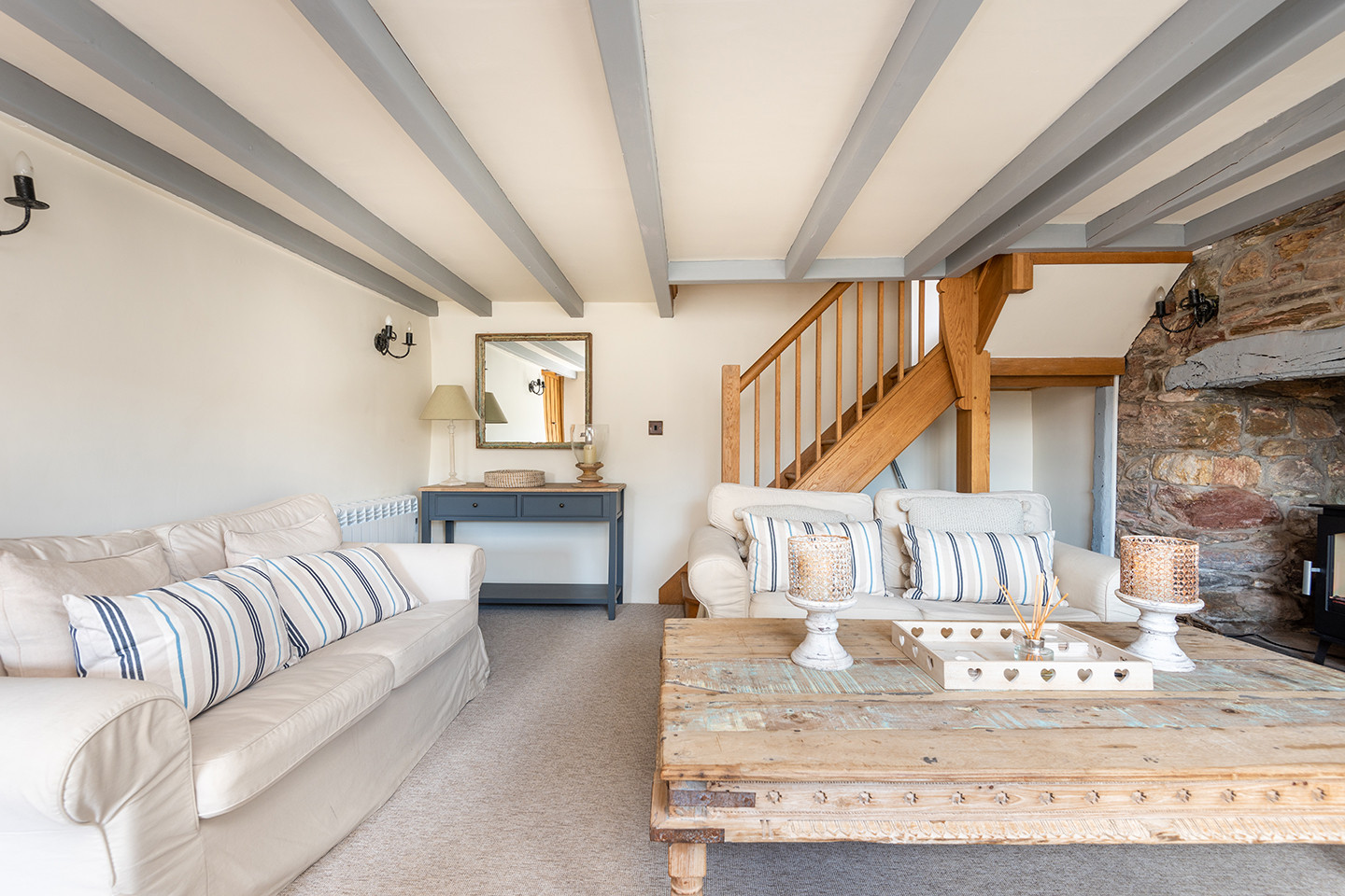 The lovely cosy lounge 