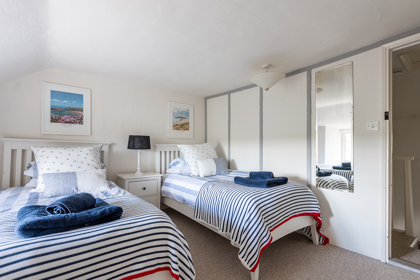 Another look at the twin bedroom 