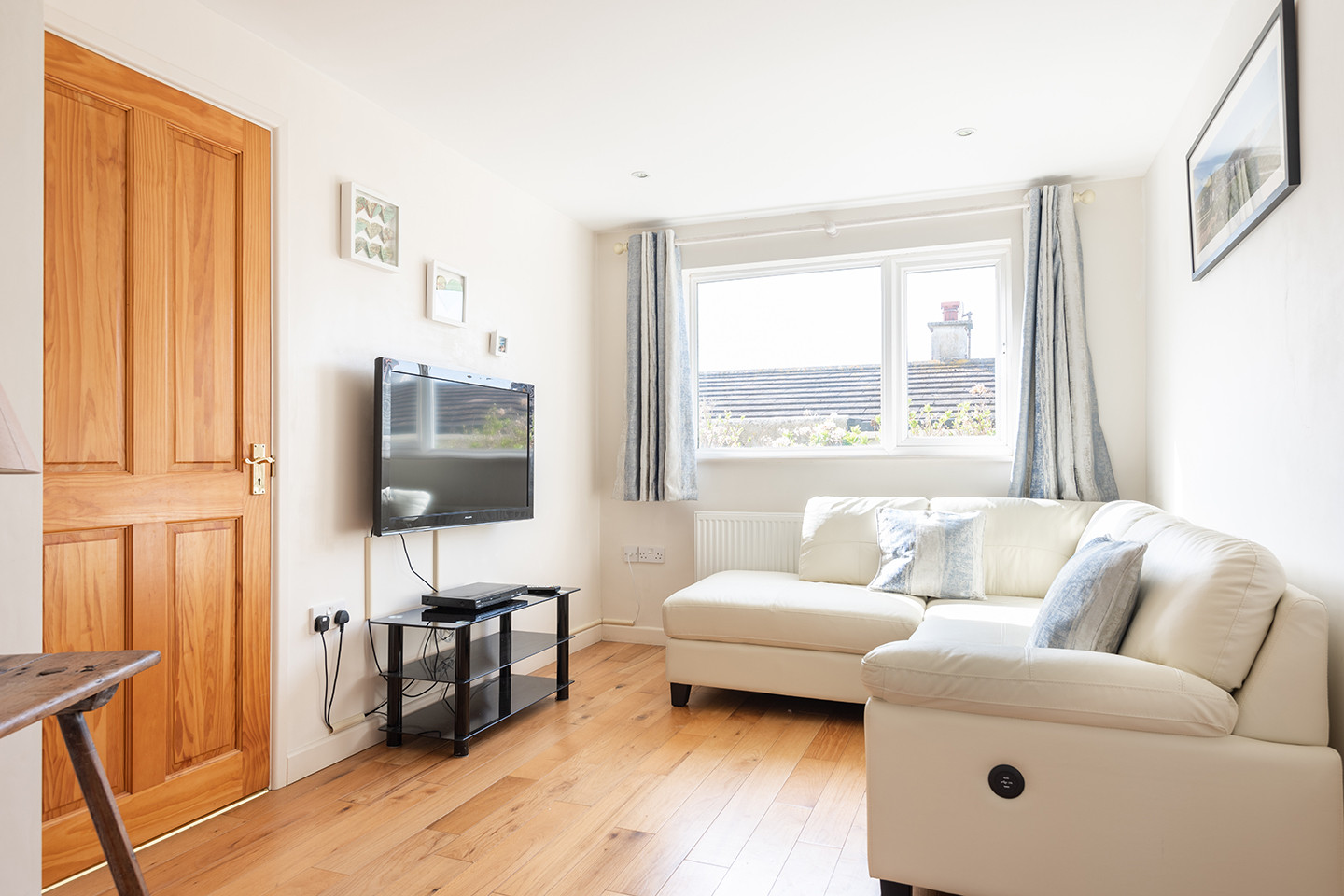 The ground floor sung 