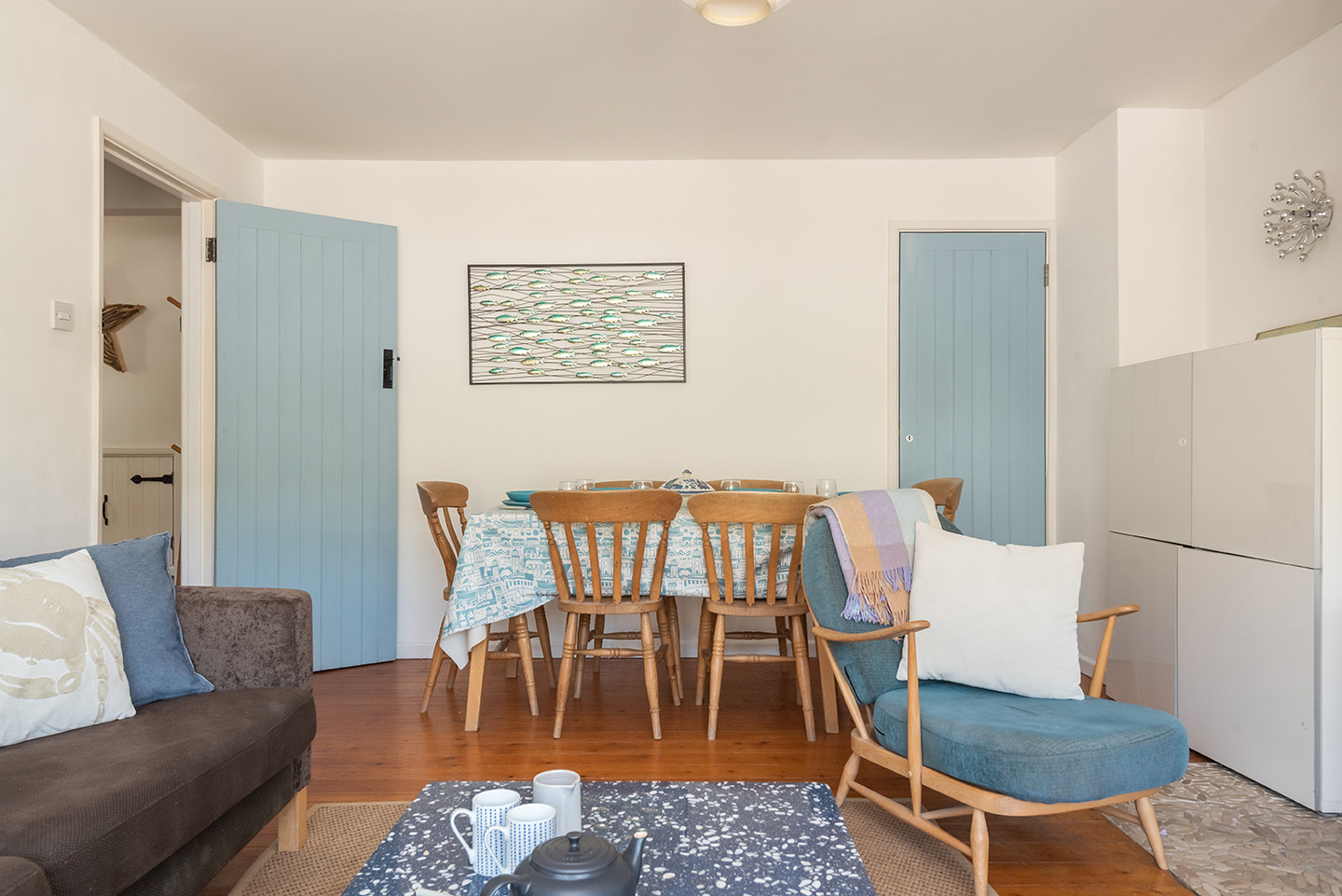 A closer look at the dining area 