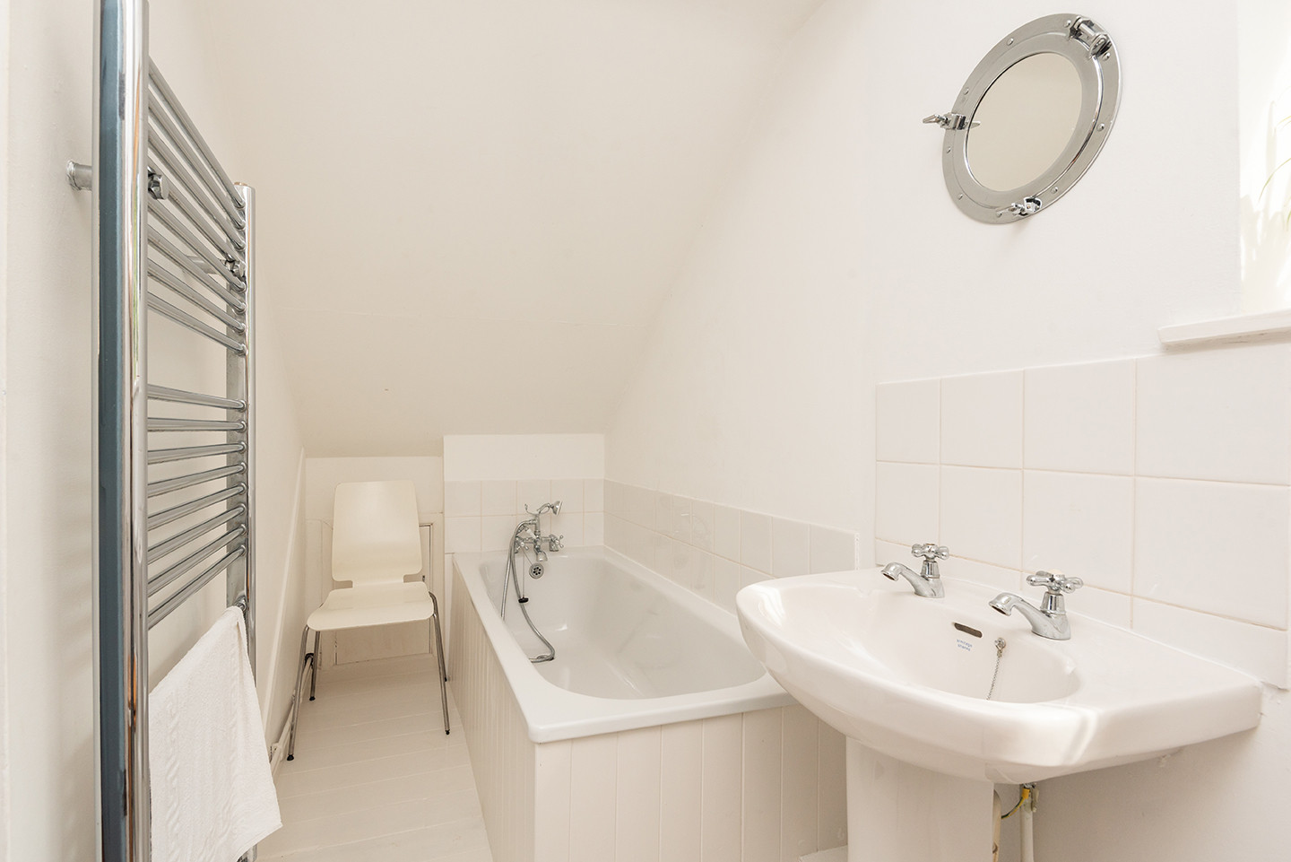 En suite to the master 