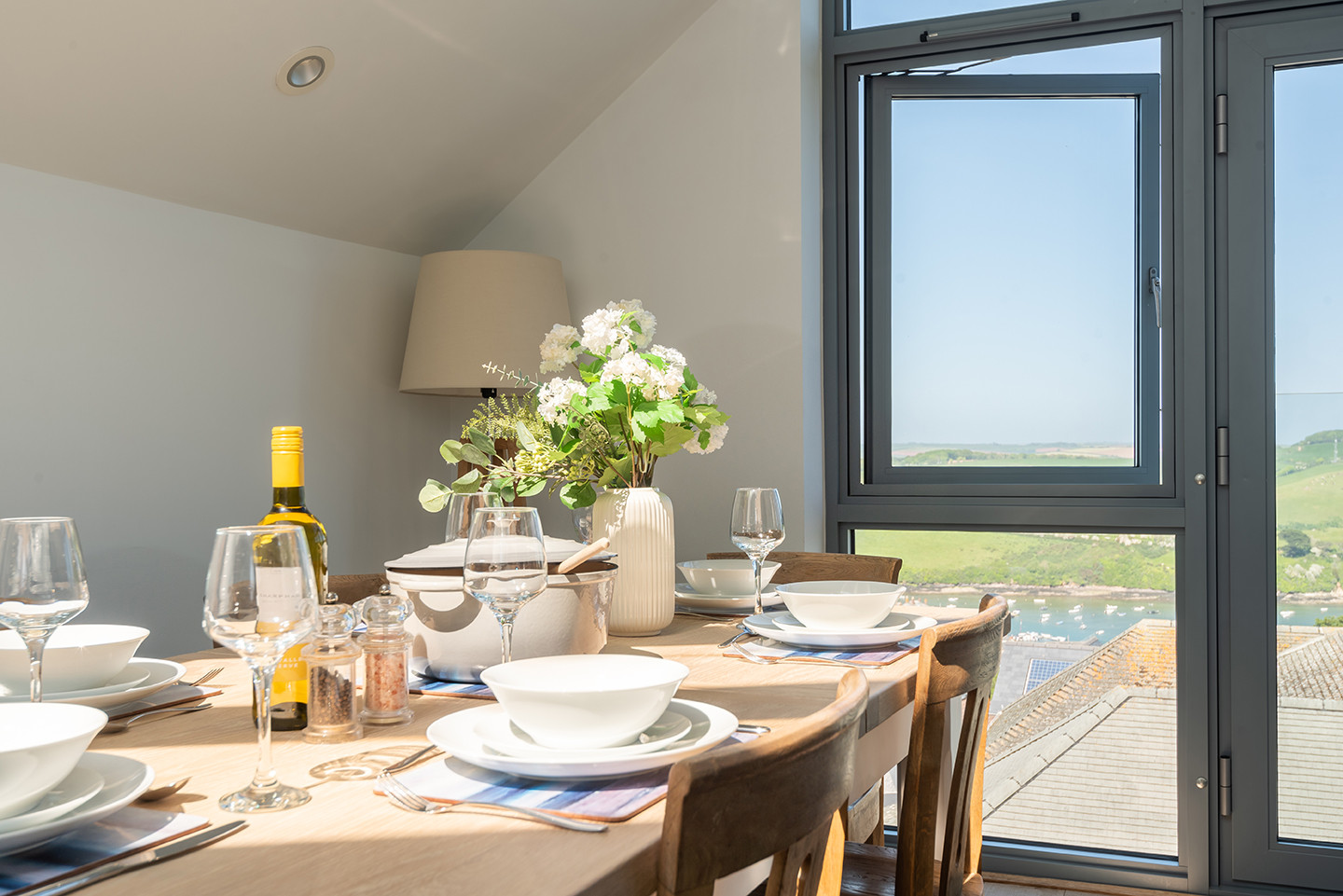 A closer look at the dining area 