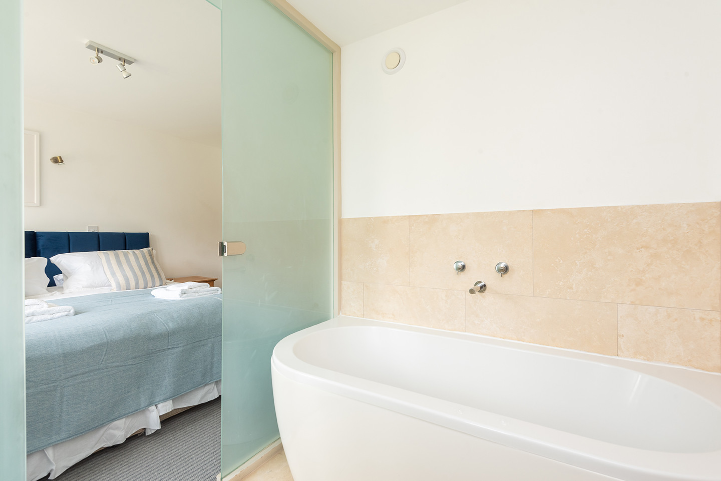 Bedroom 1's ensuite bathroom