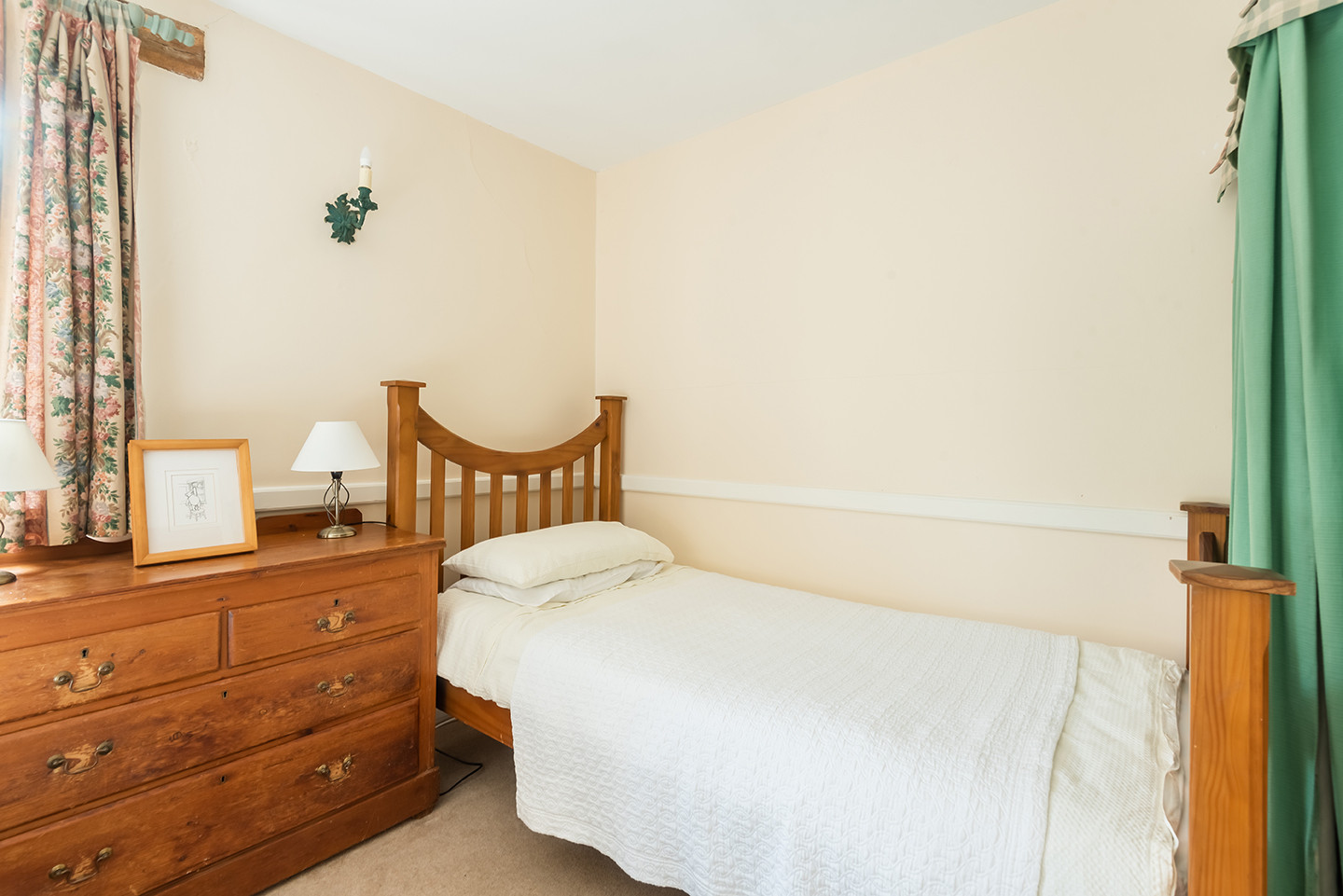 Twin bedroom 