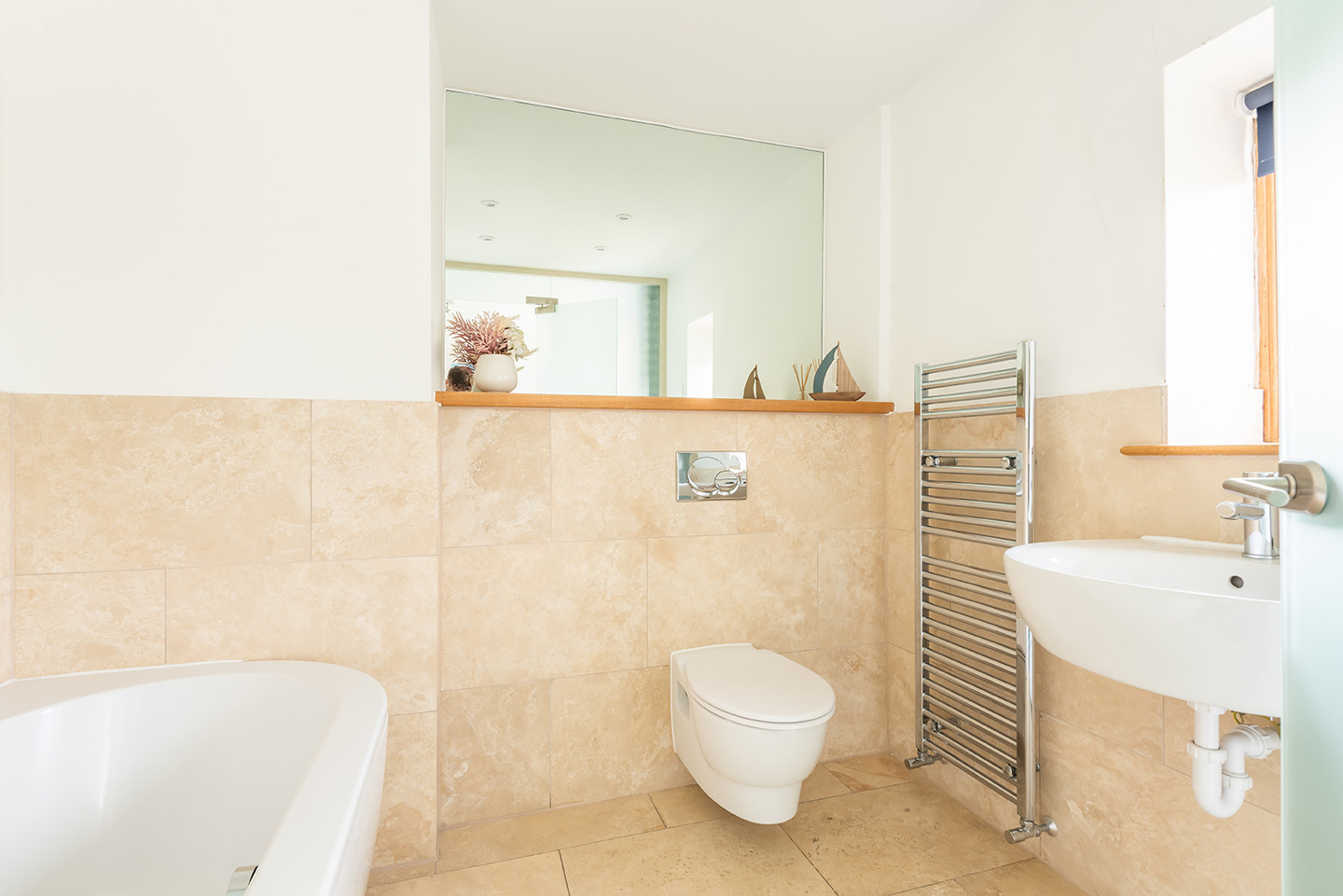 Bedroom 1's ensuite bathroom