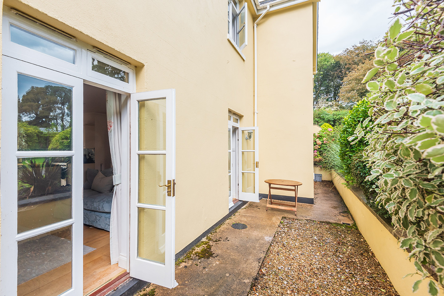 The front terrace area 