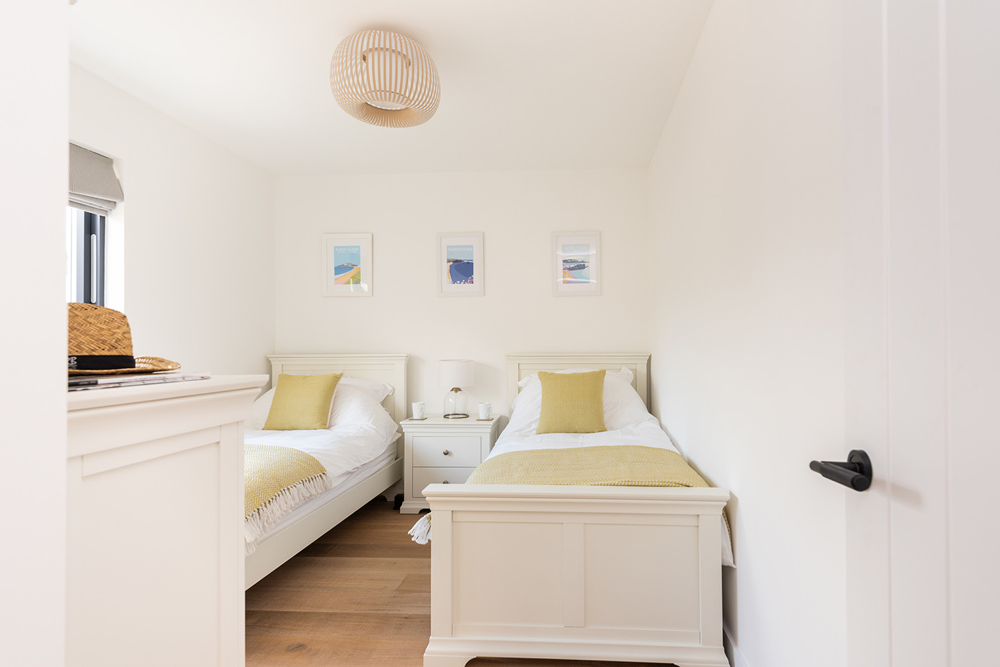 Another look at the twin bedroom 