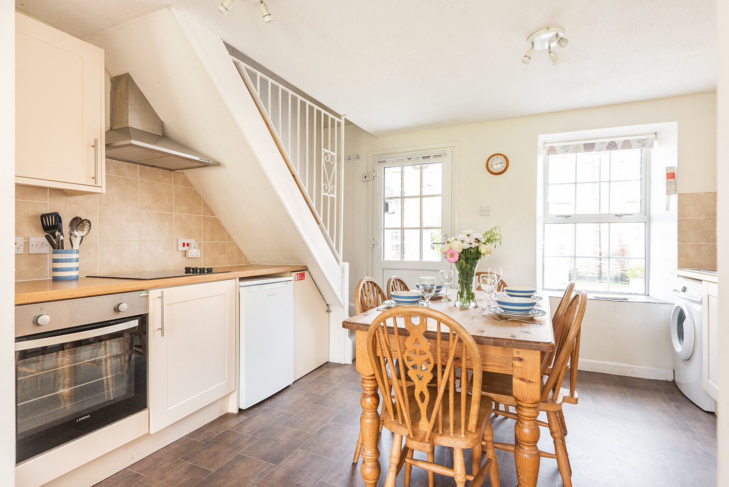 Kitchen & Dining Area