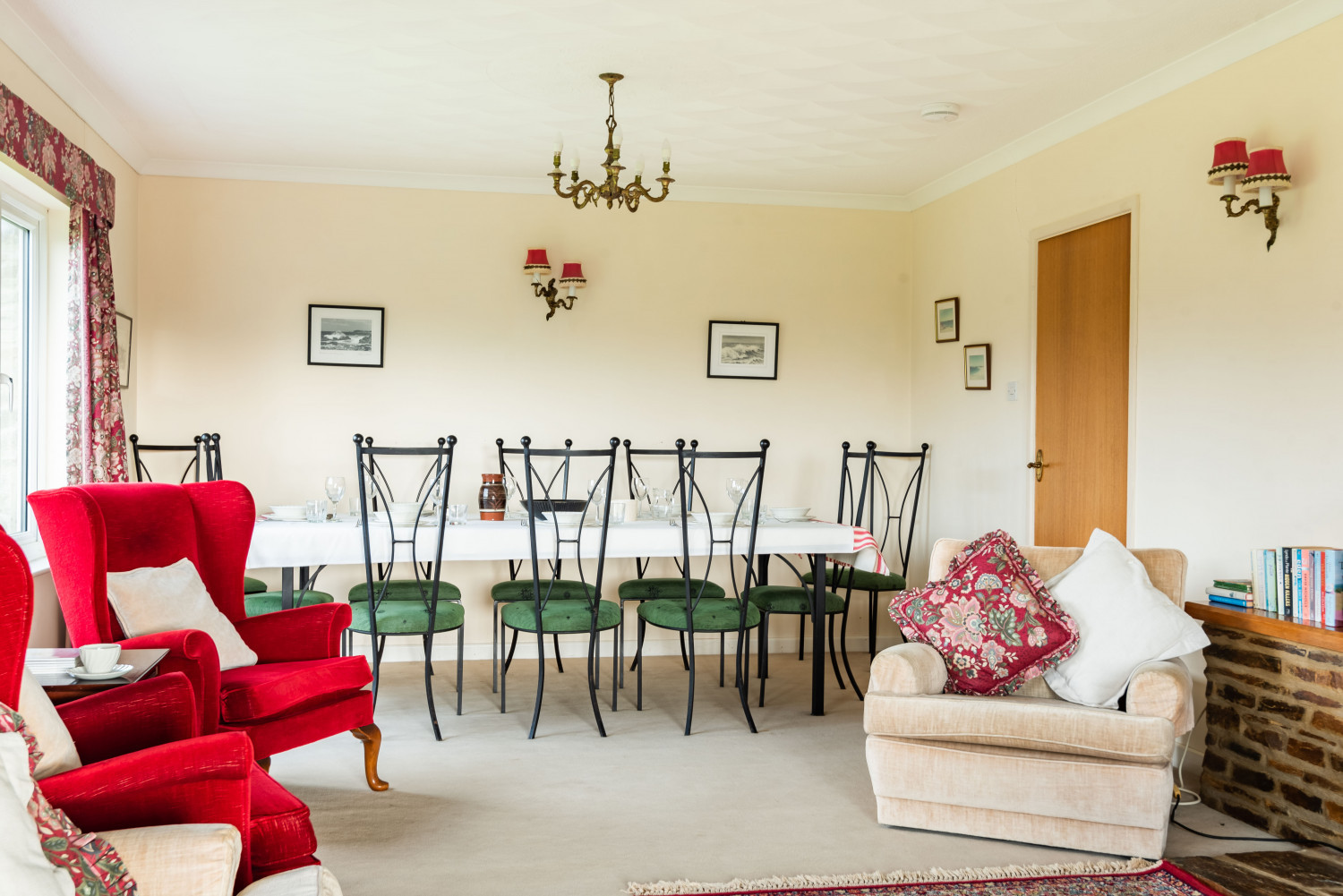 Escallonia dining area continued 