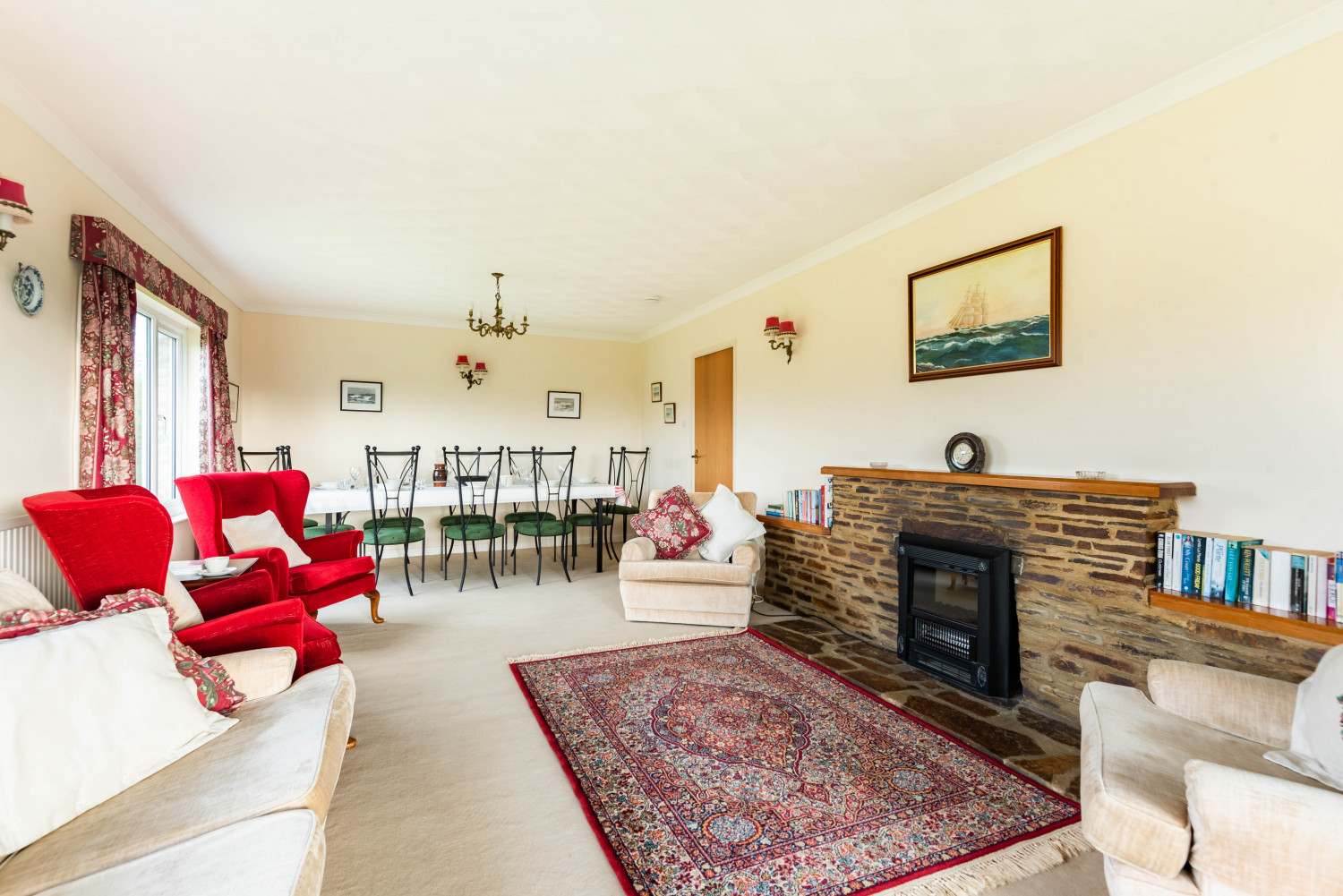 Escallonia dining & living area