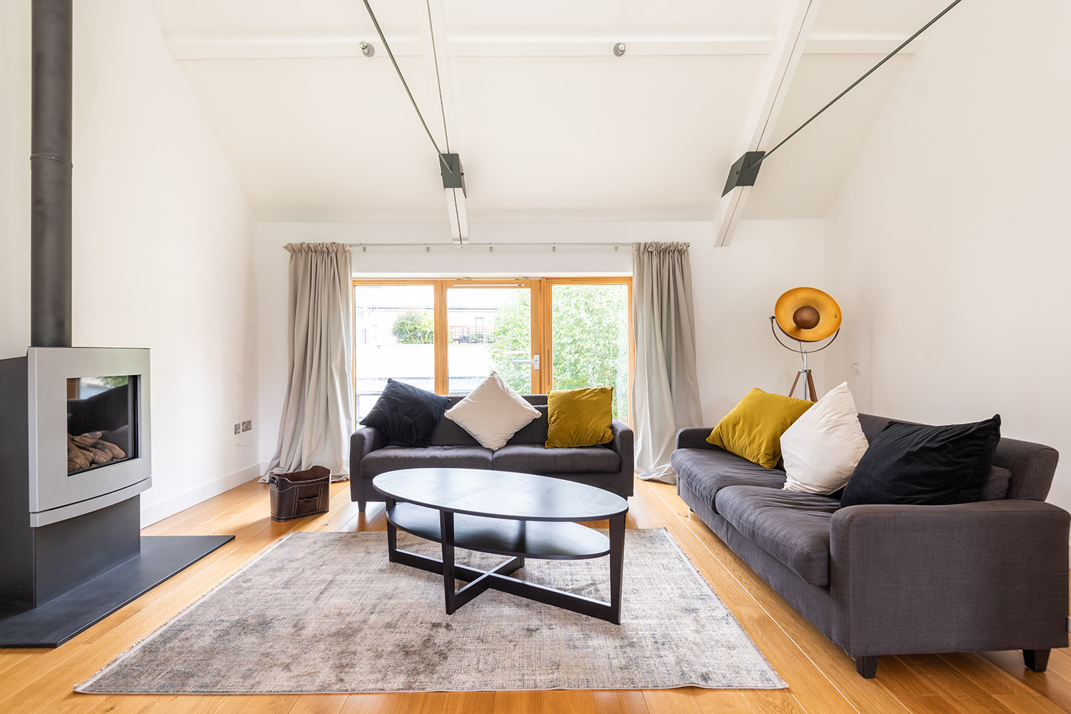 Spacious sitting room with gas fire.