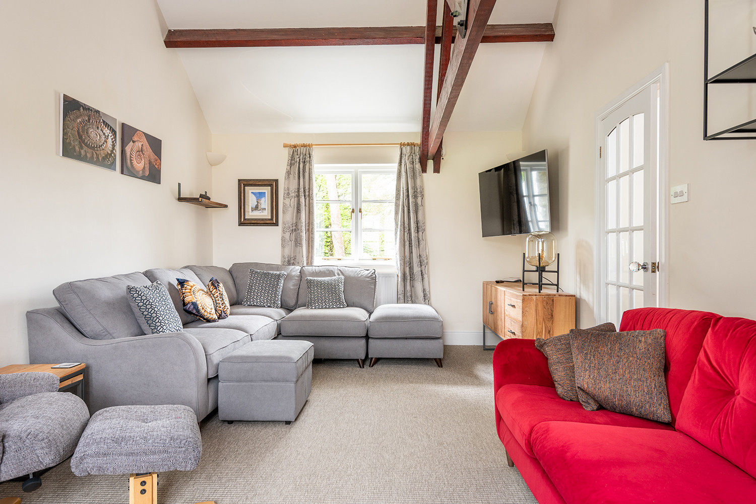 The comfortable lounge 