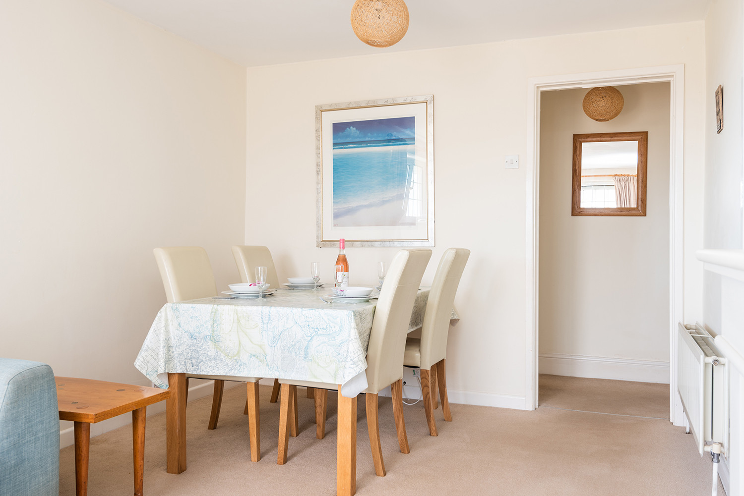 A closer look at the dining area 