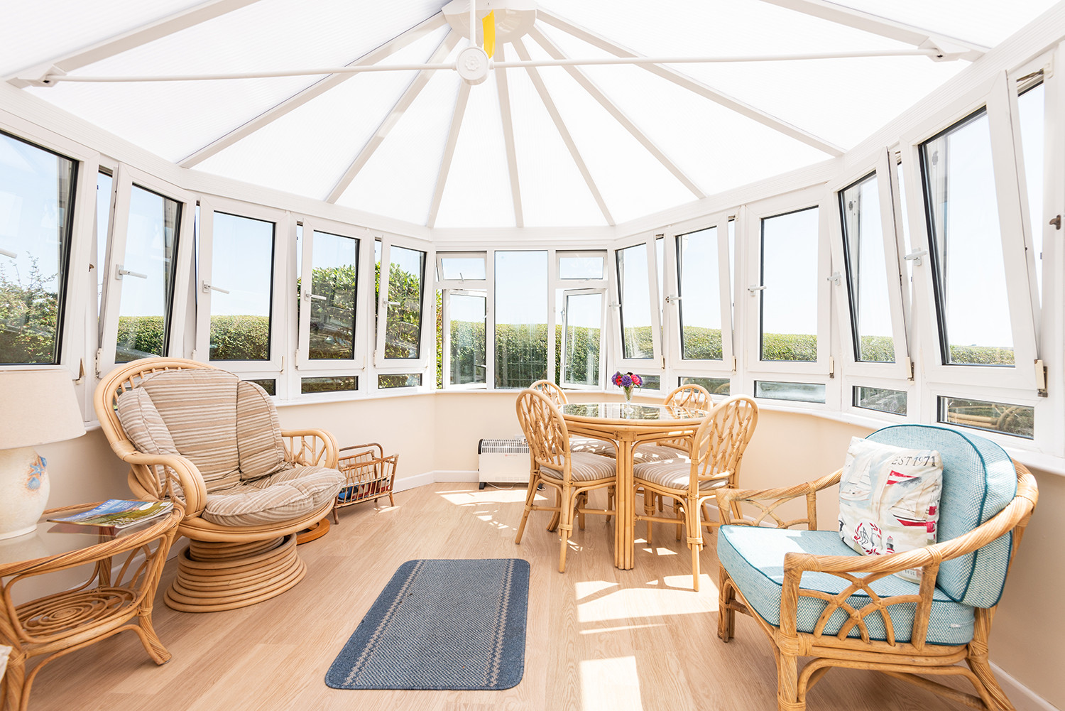 The sun room, perfect for relaxing 