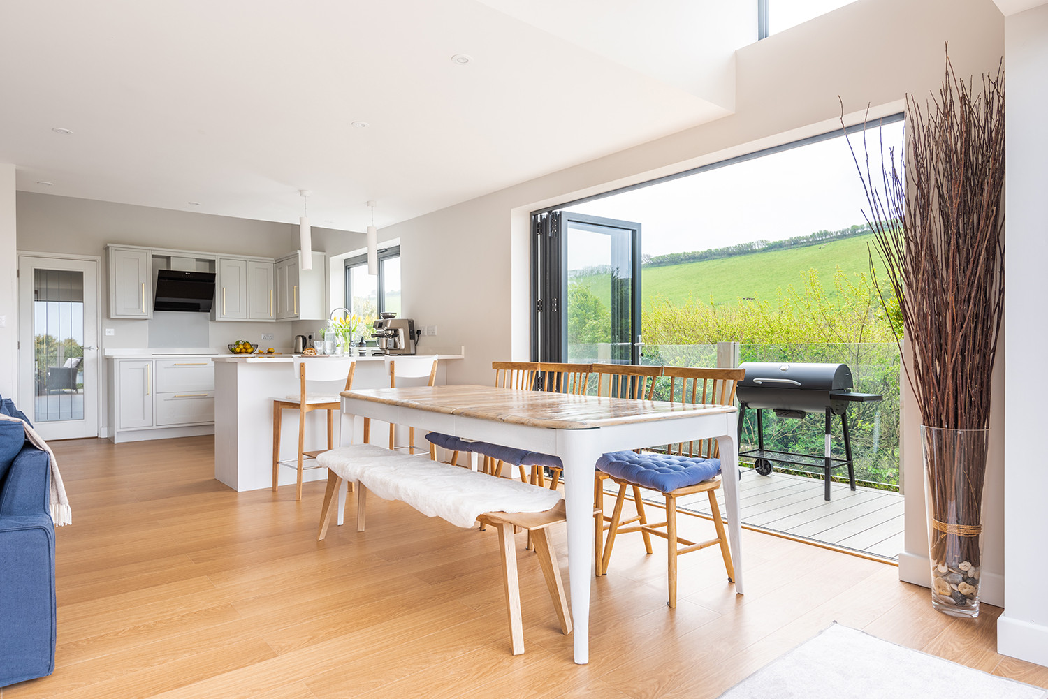 Dining area to seat 10 people 