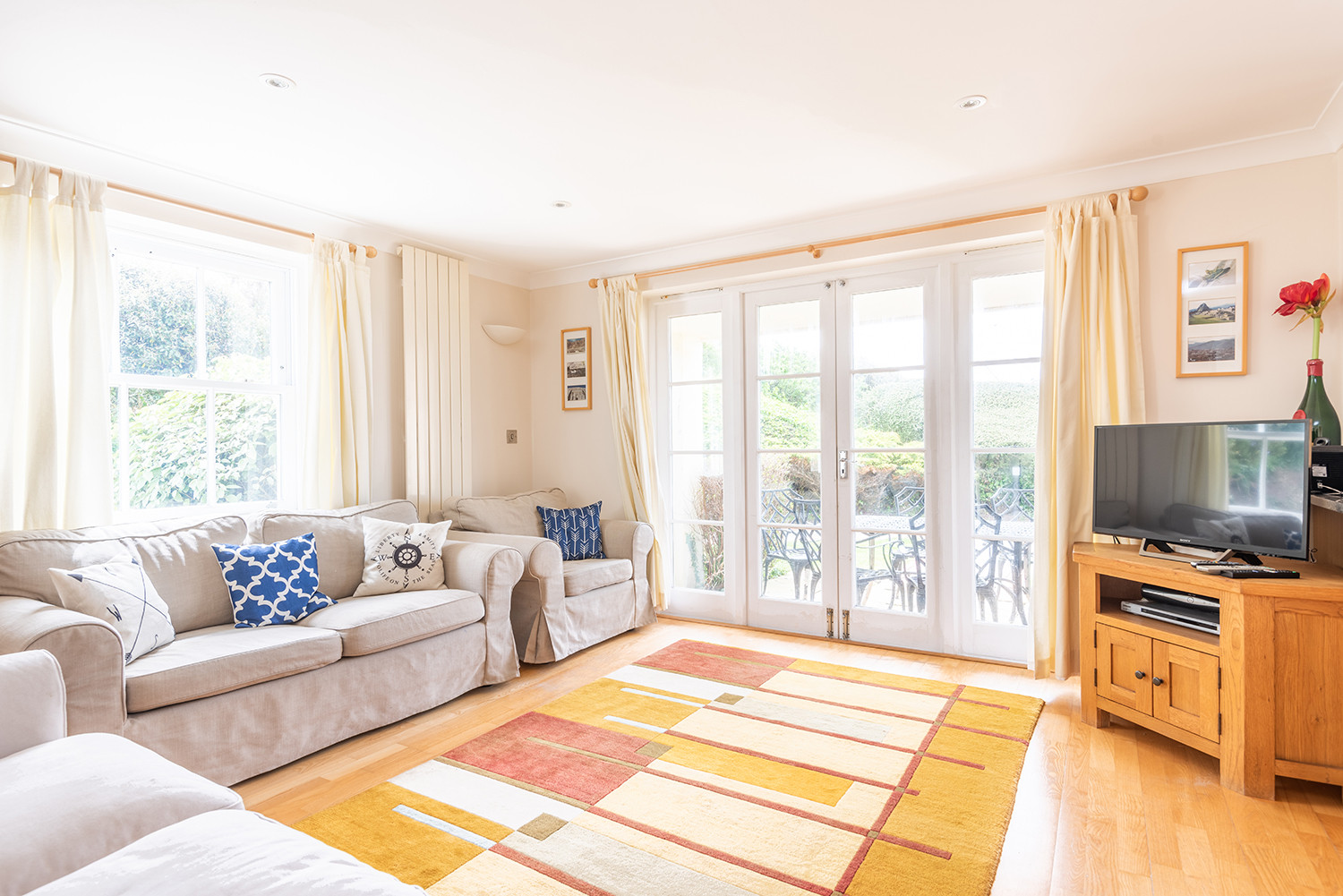 Another look at the lounge 