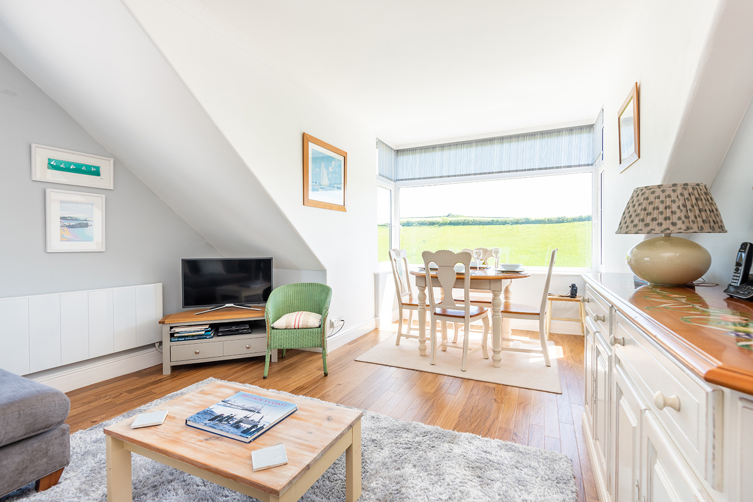 The spacious lounge and diner