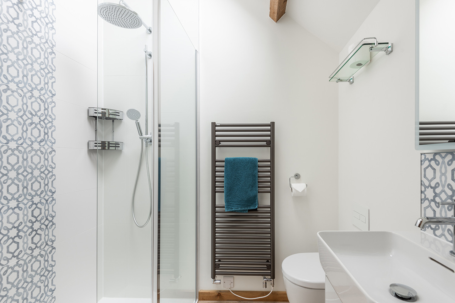 En suite to the master 