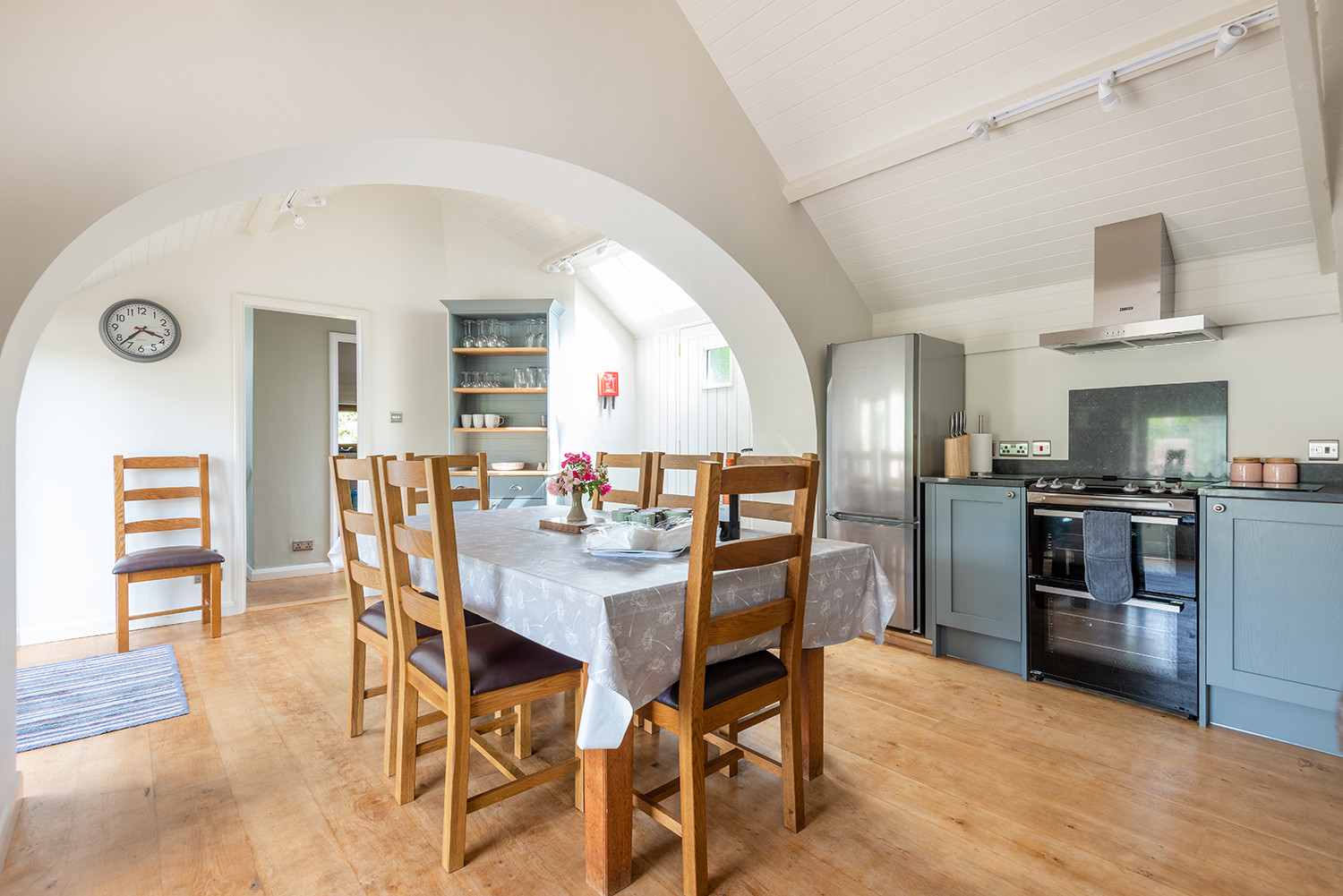 Another look at the dining area 