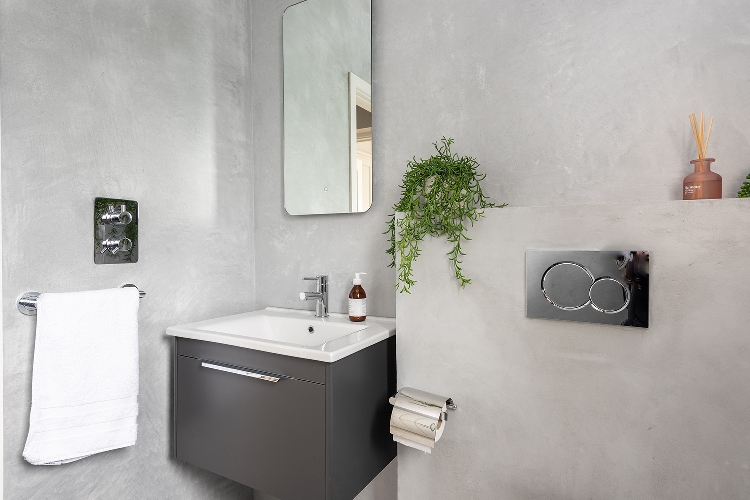 Wet room, handy straight off the beach! 