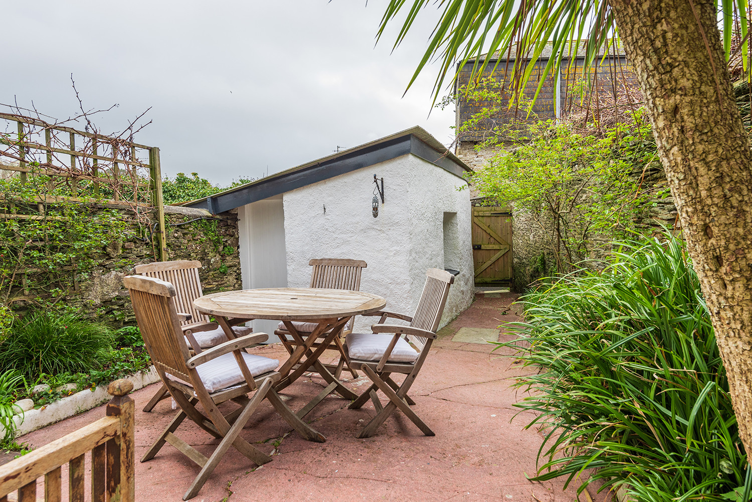 Ideally enclosed for those saying with their four-legged friends.