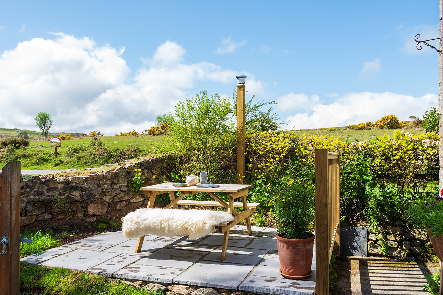 The outside seating area, to enjoy the sunshine! 
