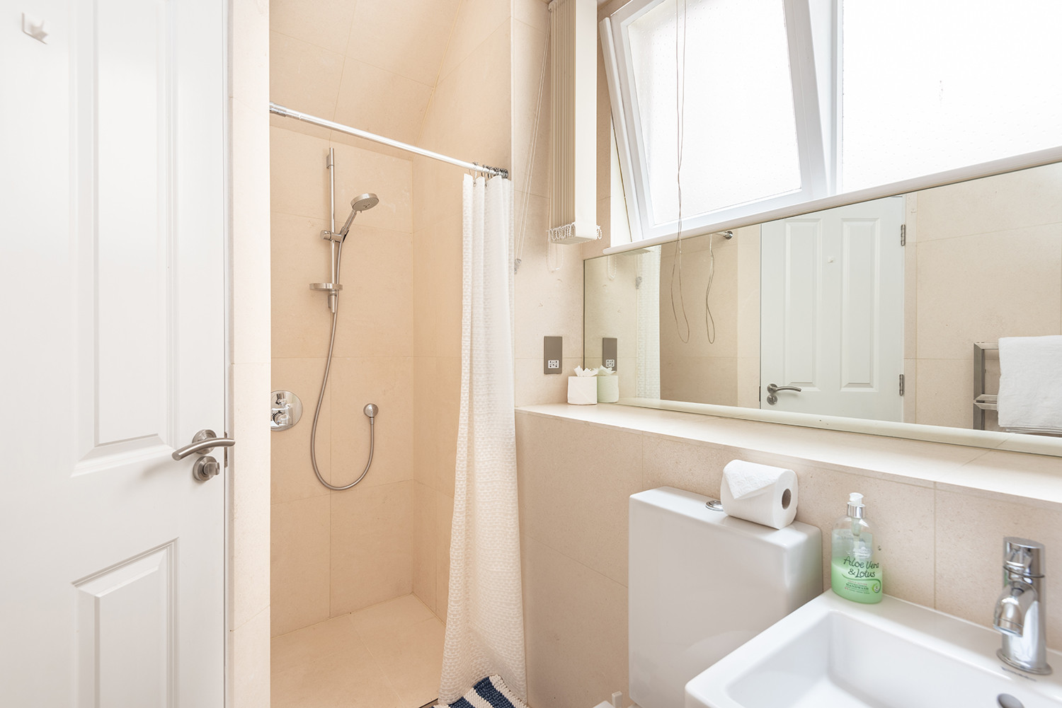 Alternative view of bathroom