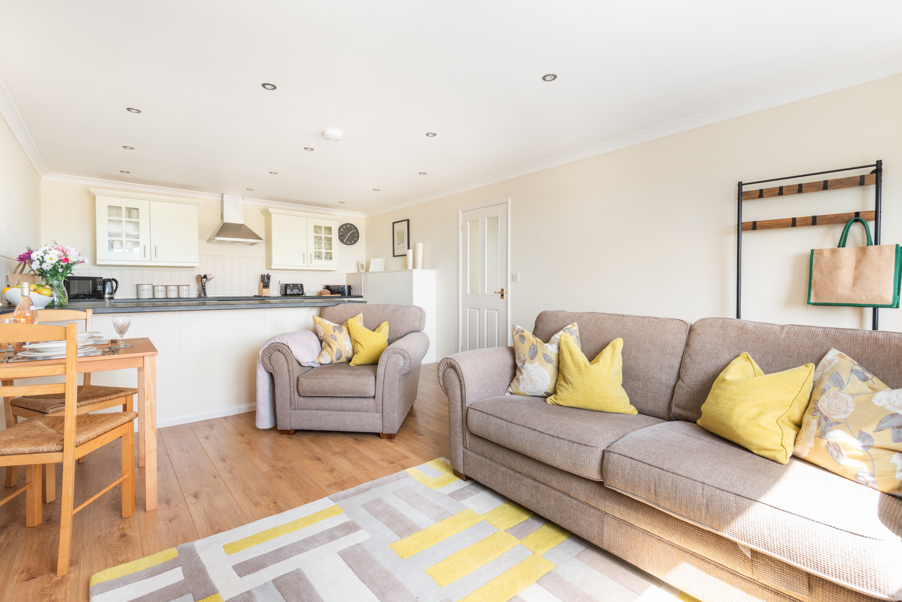 The light spacious living and kitchen space