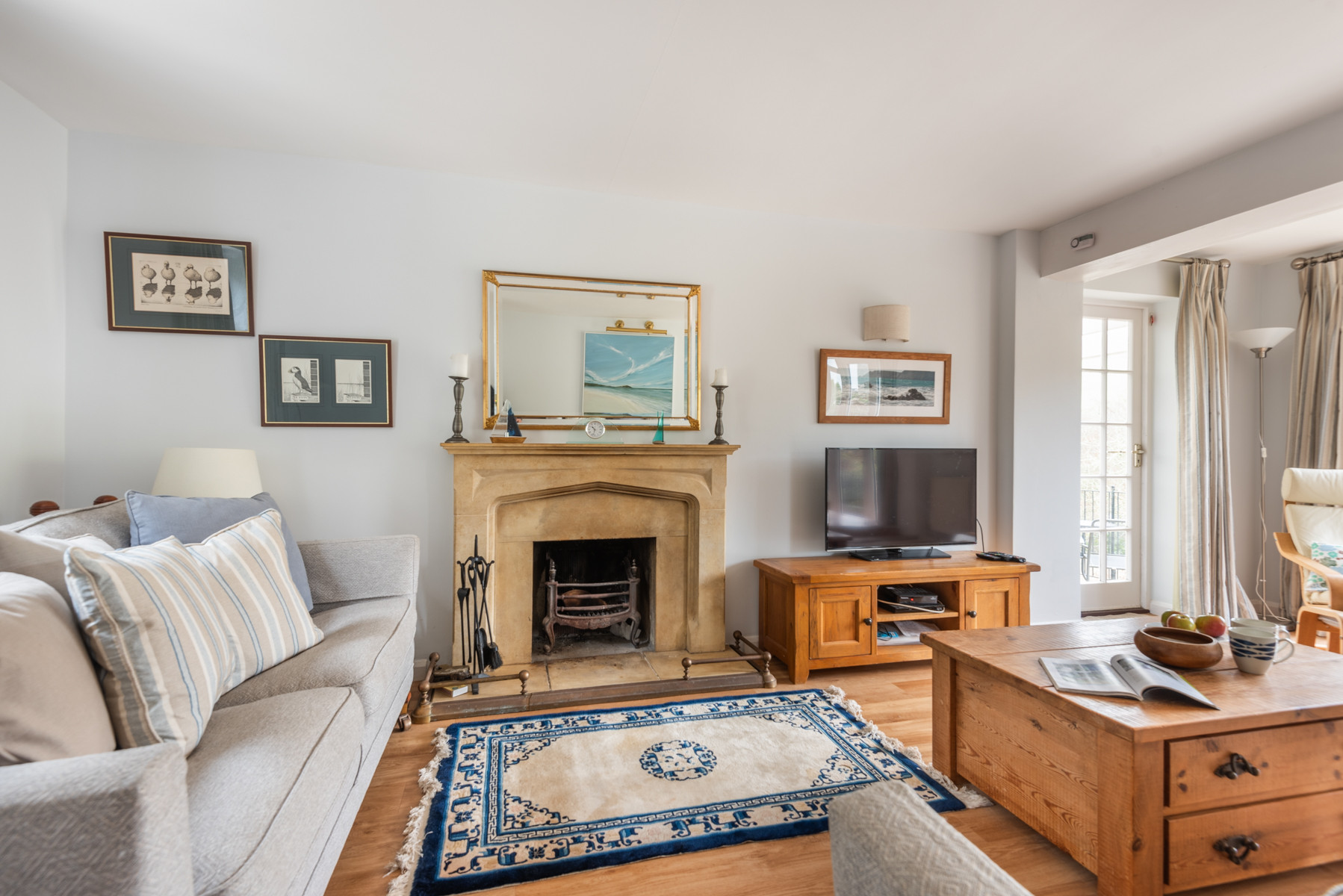 Another look at the lounge 