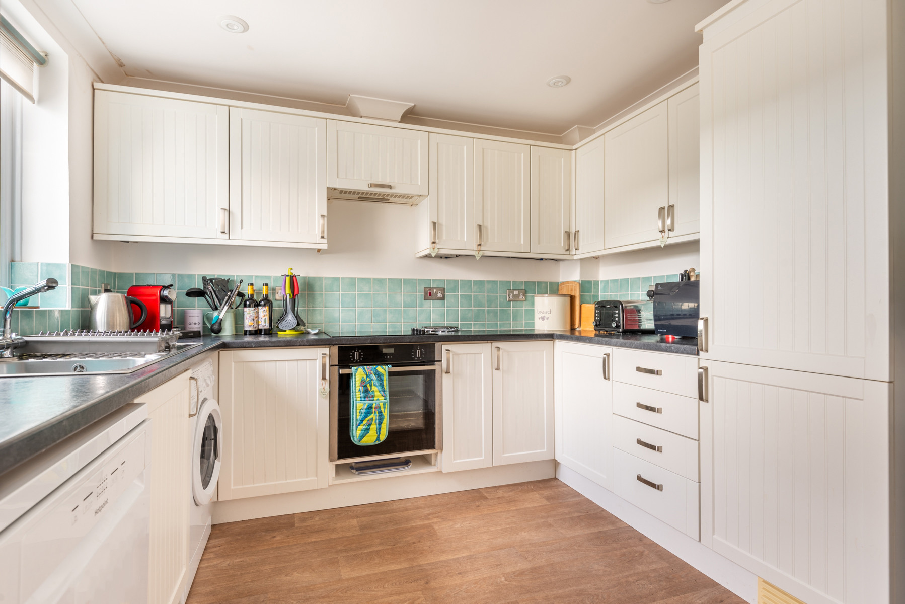 Compact but well-equipped kitchen