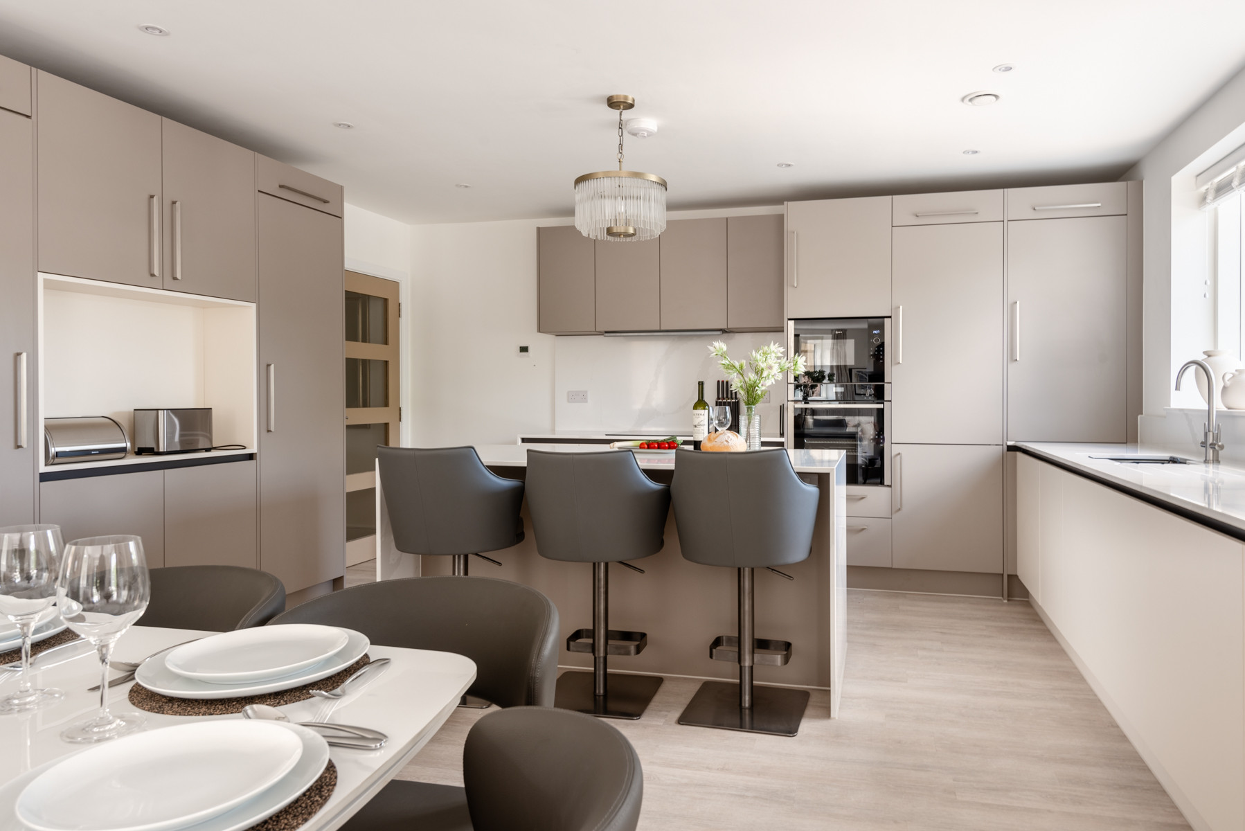 Another view of the contemporary kitchen diner