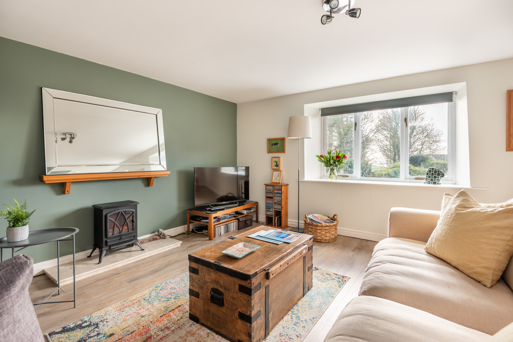 Cosy lounge with plenty of seating