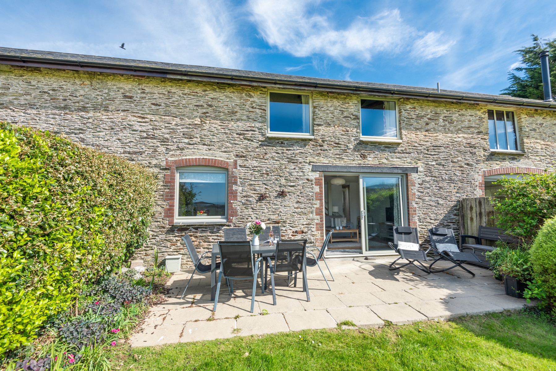 The sunny patio at Court Barton No.3