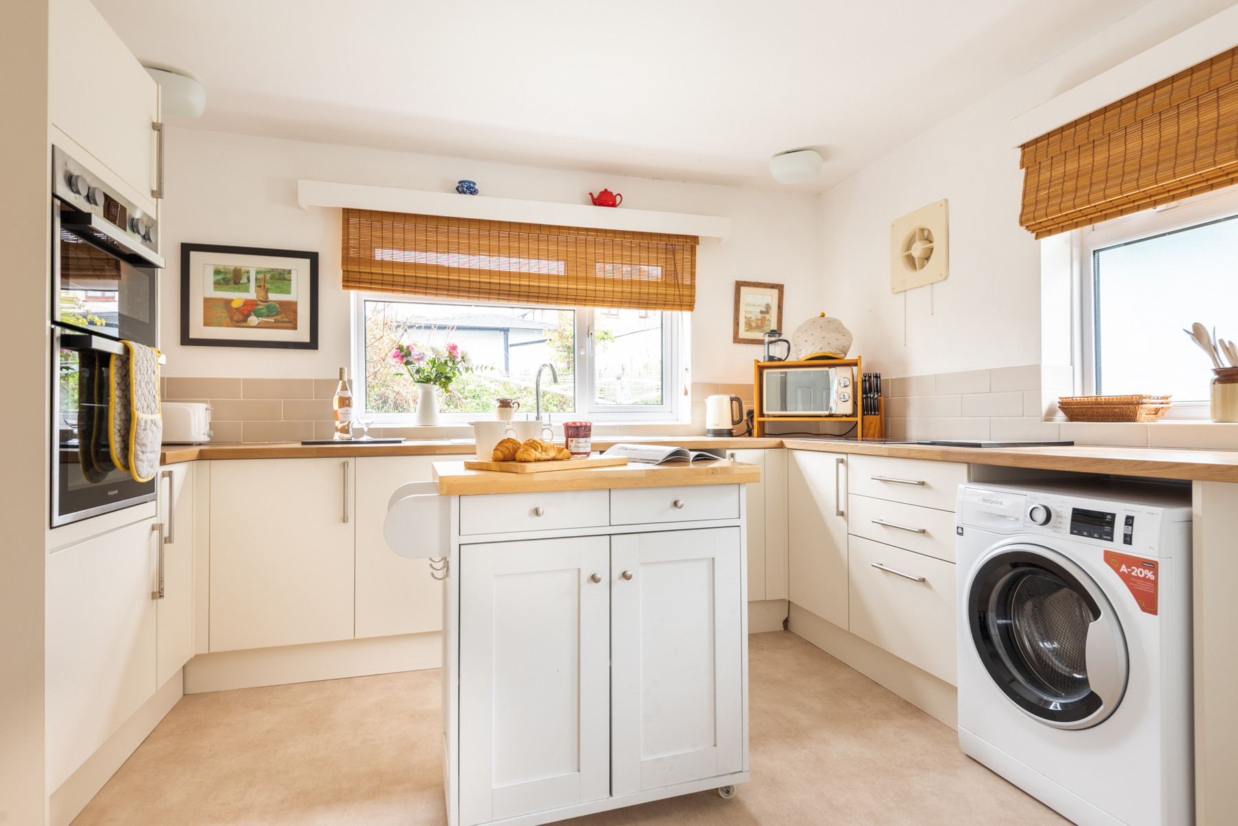 The well equipped kitchen